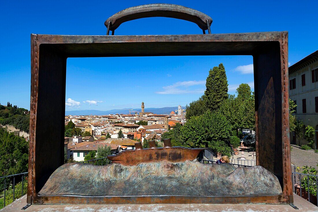 Italien, Toskana, Florenz, historisches Zentrum (UNESCO-Welterbe), San Miniato al Monte, San Miniato al Monte, Giardino delle Rose (Garten der Rosen), Skulptur "Leaving" von Jean Michel Folon