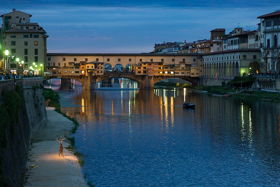 Italien, Toskana, Florenz, historisches Zentrum, von der UNESCO zum Weltkulturerbe erklärt, Ponte Vecchio am Arno