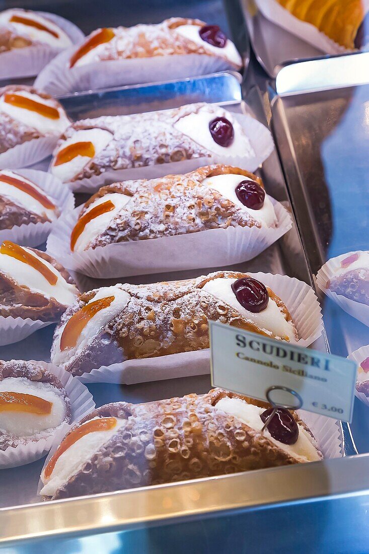 Italy, Tuscany, Florence, historic centre listed as World Heritage by UNESCO, Da Scudieri pastries, cannolo siciliano