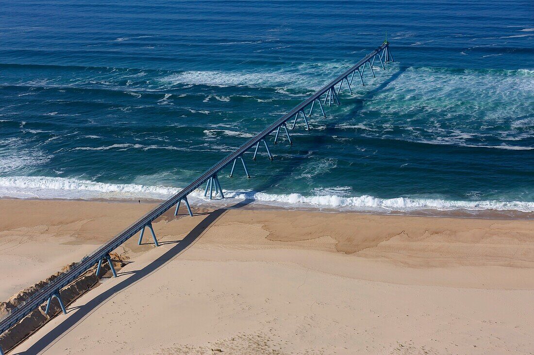 Frankreich, Gironde, Bassin d'Arcachon, La Teste de Buch, die Anlegestelle, Entleerungsschacht des gereinigten Wassers (Luftaufnahme)