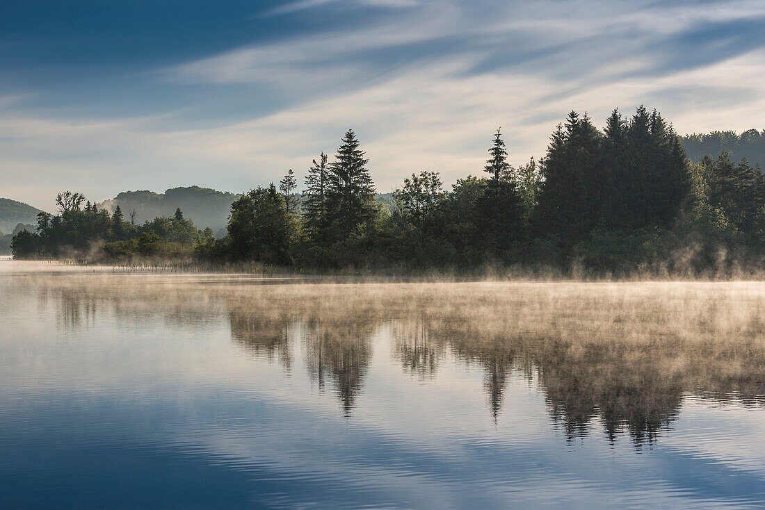 Frankreich, Jura, der Standort von vier Seen oder kleinem Schottland, der See der Motte oder von Ilay und die Spitze des Adlers