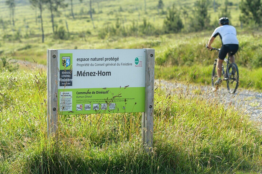 France, Finistere, Dineault, Mountain bike on the paths of Menez Hom