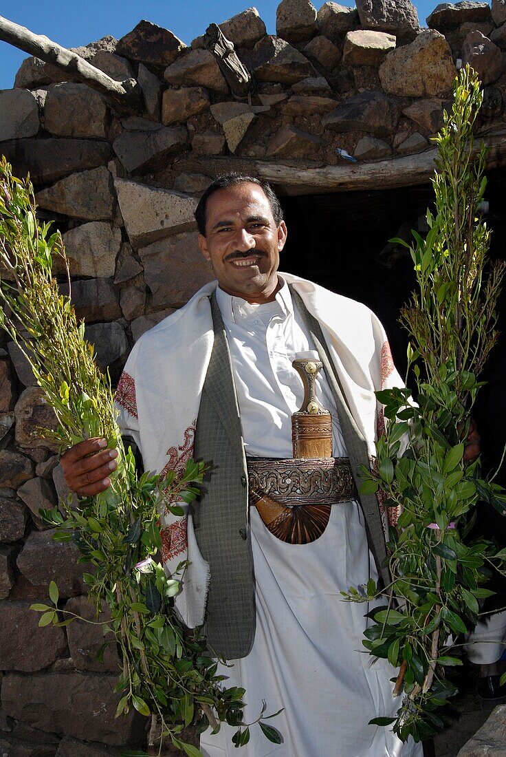 Yemen, Sana'a Governorate, Jabal Haraz, purchase of Qat branches, man with a Janbiya