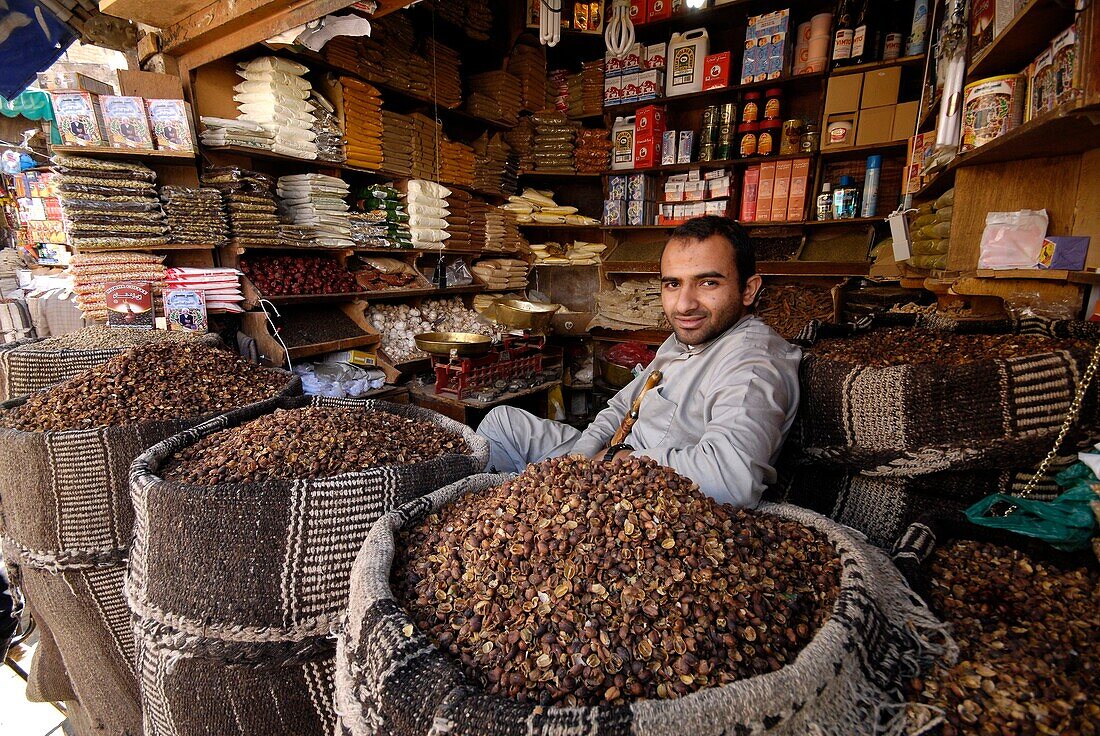Yemen, Sana&#x2bd;a Governorate, Sanaa, Old City, listed as World Heritage by UNESCO, Souk Al Milh, man with a market stall