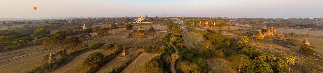 Myanmar (Burma), Region Mandalay, buddhistische archäologische Stätte von Bagan, die von der UNESCO zum Weltkulturerbe erklärt wurde (Luftaufnahme)