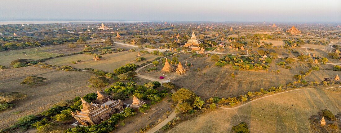 Myanmar (Burma), Region Mandalay, buddhistische archäologische Stätte von Bagan, die von der UNESCO zum Weltkulturerbe erklärt wurde (Luftaufnahme)