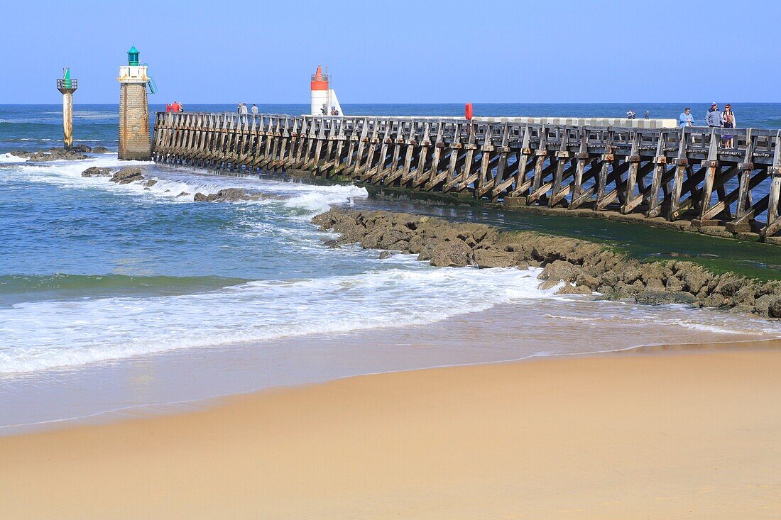 Frankreich, Landes, Capbreton, Badeort mit seiner Mole an der Atlantikküste