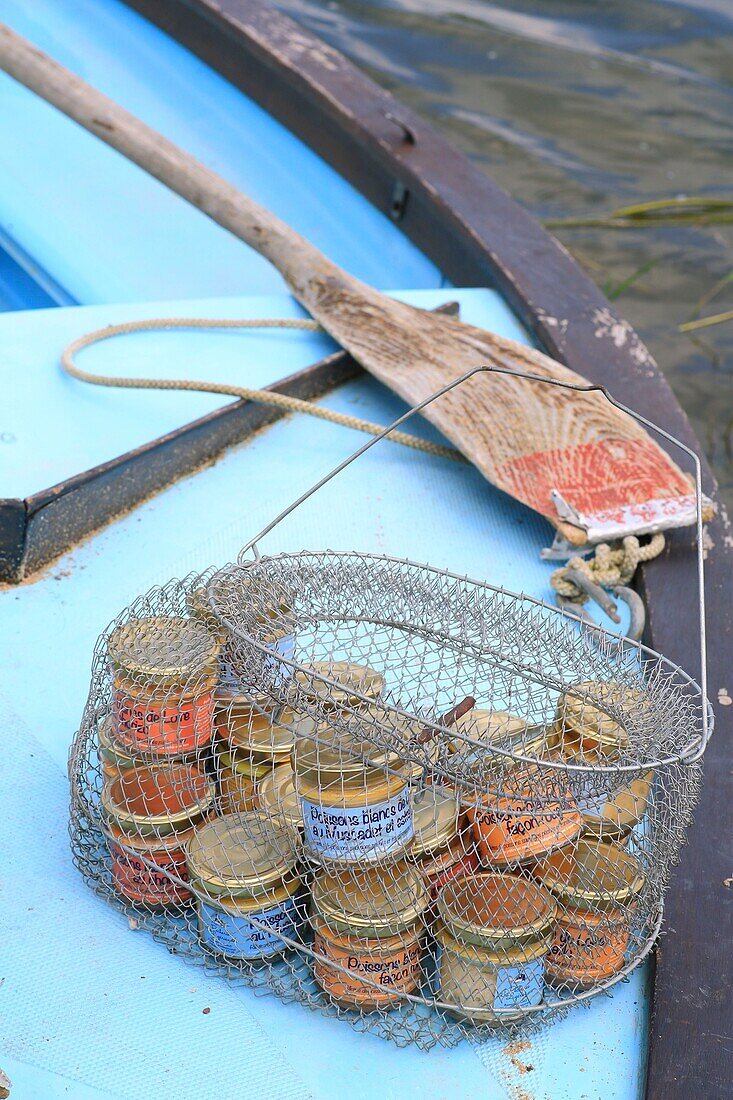 Frankreich, Indre et Loire, Loire-Tal, von der UNESCO zum Weltkulturerbe erklärt, Brehemont, Rillettes aus Wildfischen der Loire der Marke Die Loire-Fischerei, gegründet von Romain Gadais (Berufsfischer)