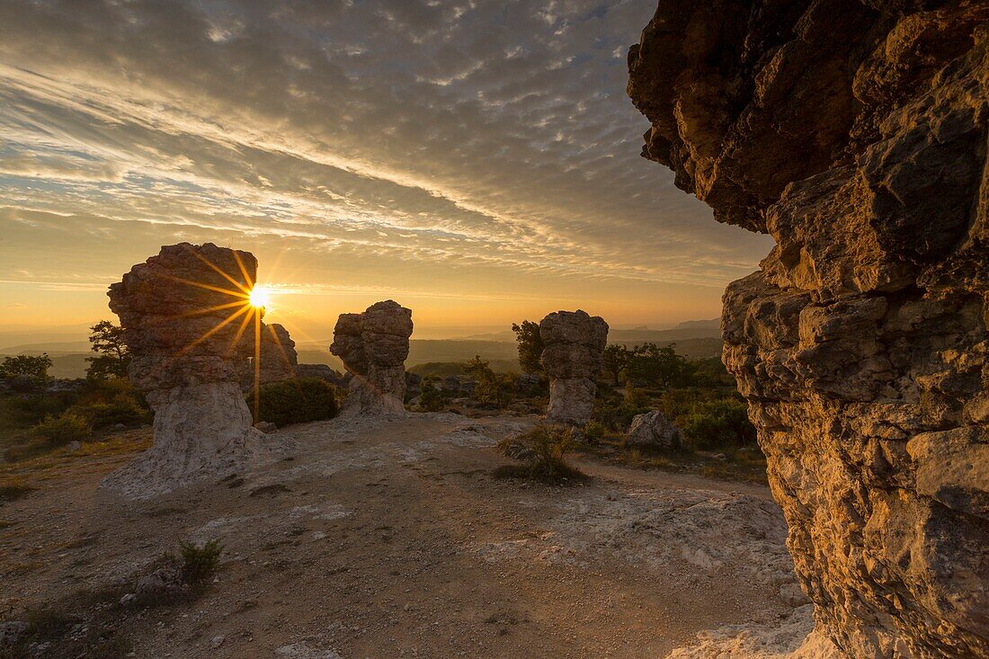 France, Alpes de Haute Provence, rocks of Mourres, Forcalquier, Luberon Regional Nature Park