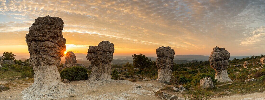 France, Alpes de Haute Provence, rocks of Mourres, Forcalquier, Luberon Regional Nature Park