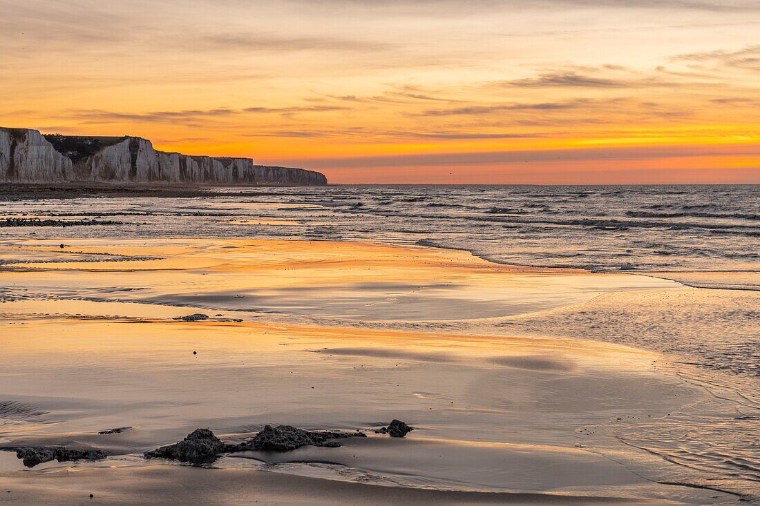 France, Somme, Bay of Somme, Picardy Coast, Ault, Twilight on the cliffs