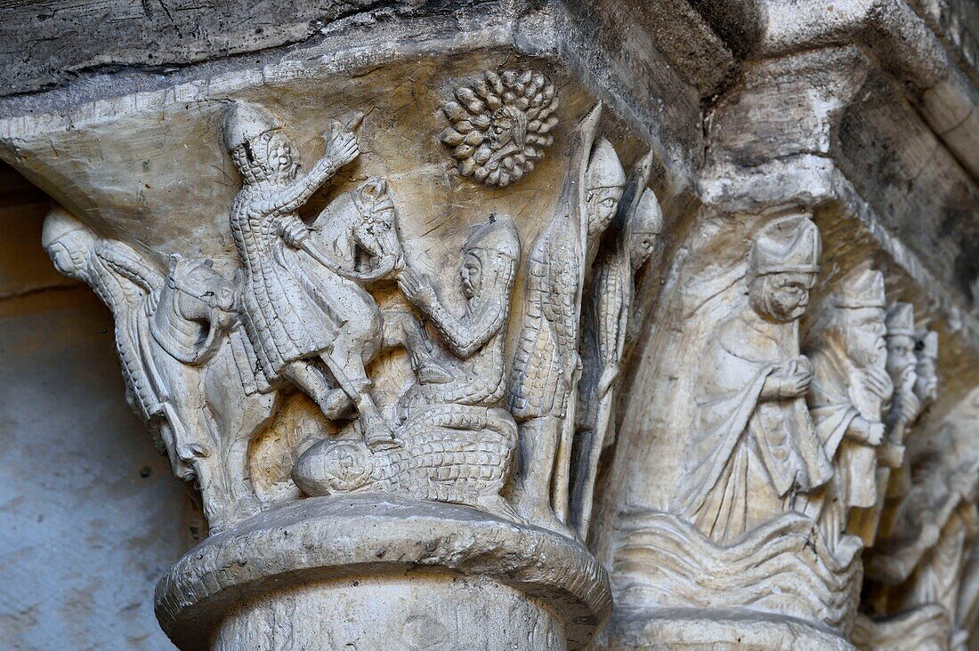 France, Seine-Maritime, Saint Martin de Boscherville, Saint-Georges de Boscherville Abbey of the 12th century, historiated capital of the chapter room representing Joshua stopping the race of the sun