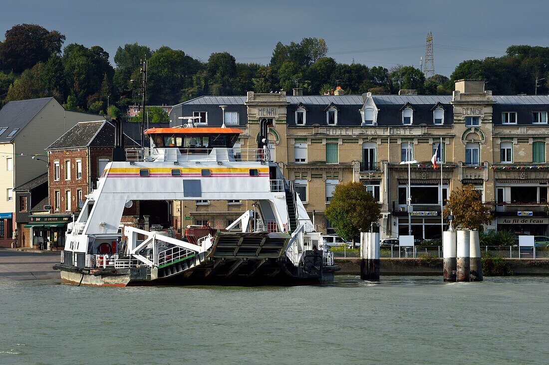 Frankreich, Seine-Maritime, Pays de Caux, Regionaler Naturpark der normannischen Seine-Mäander, Fähre über die Seine bei Duclair