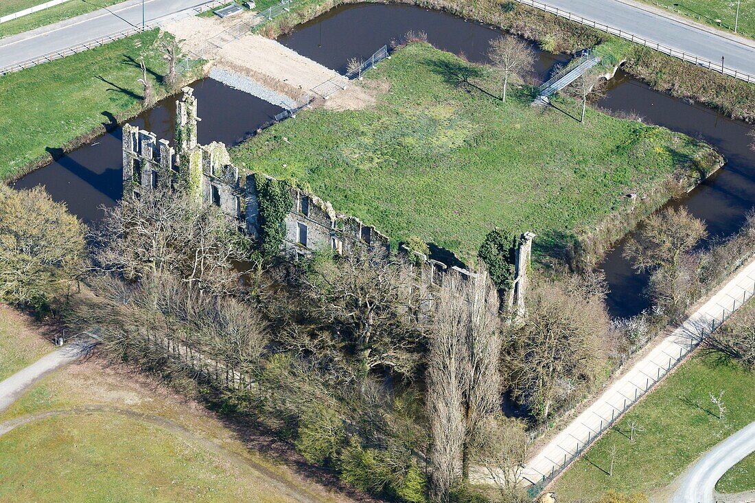 France, Vendee, Les Herbiers, L'Etenduere castle ruins (aerial view)