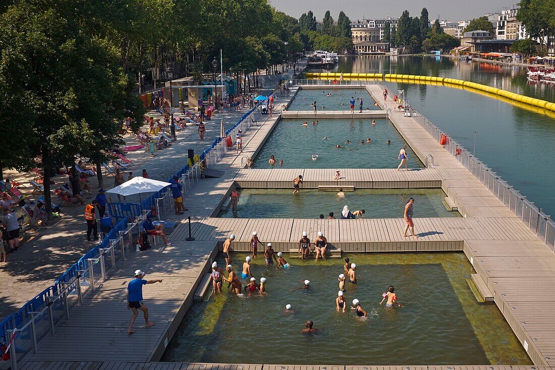 Frankreich, Paris, Baden im Bassin de la Villette, Strand von Paris