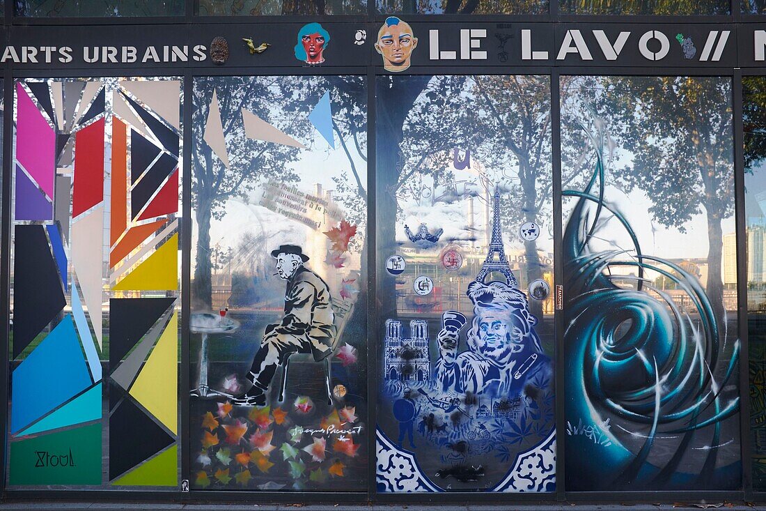 Frankreich, Paris, Boulevard du General d'Armee Jean Simon, Graffiti-Fenster, Straßenkunst