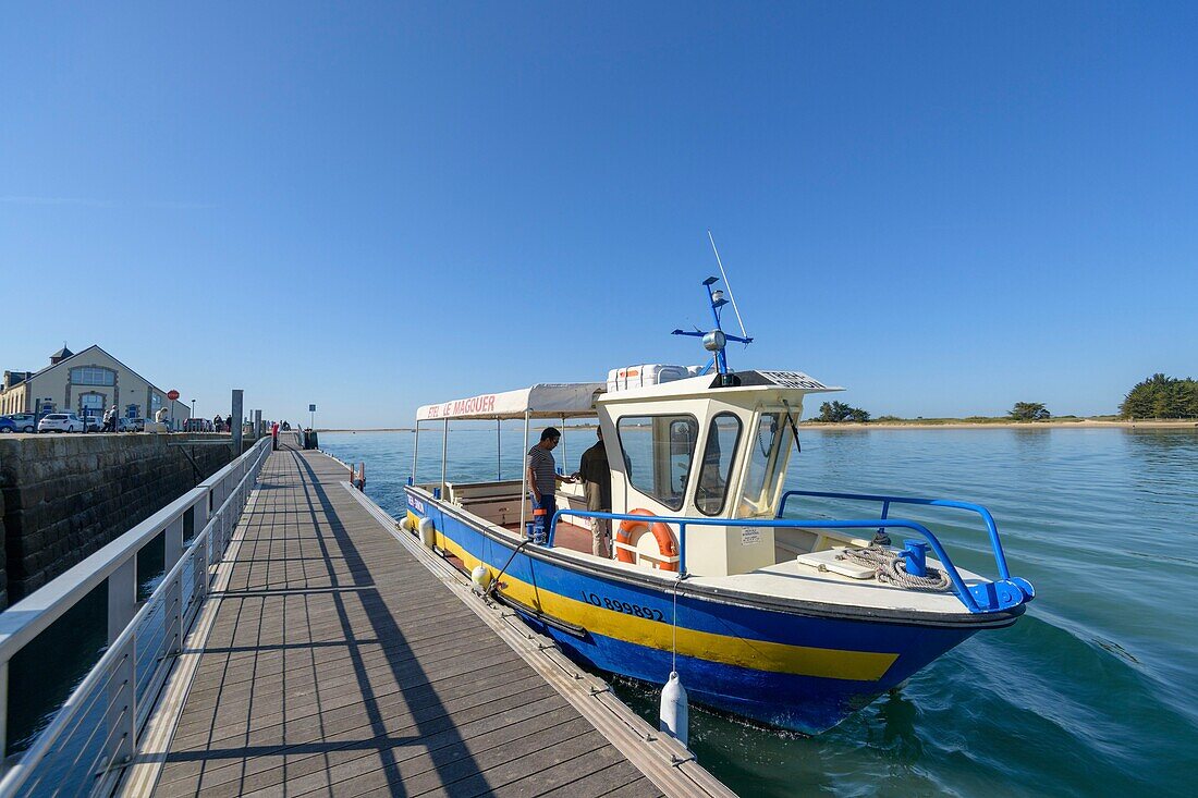 France, Morbihan, Ria d'Etel, the ferryman between Etel and the Magouer