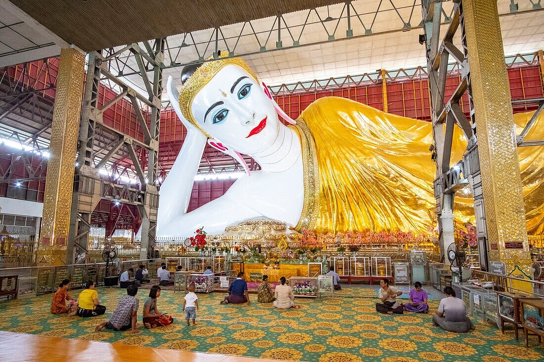 Myanmar (Burma), Yangon, Shwe Gon Daing district, Paya Chaukhtatgyi, reclining cemented gold Buddha with 70m long glass mosaics