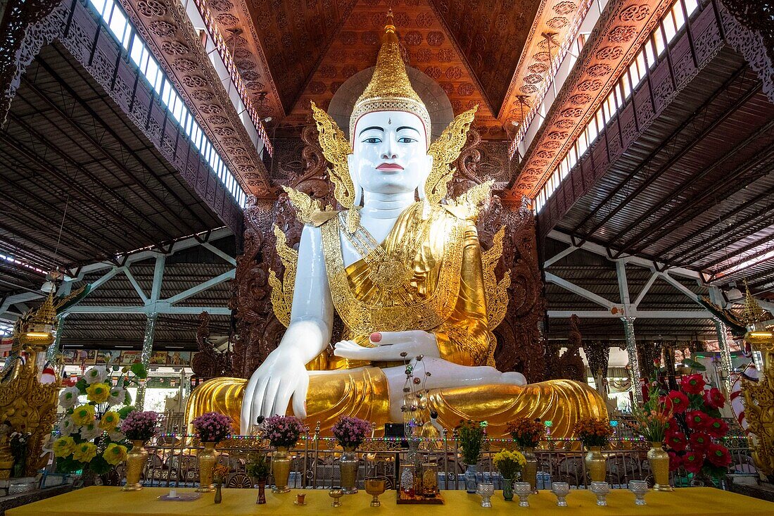 Myanmar (Burma), Yangon, Shwe Gon Daing district, Pagoda paid Ngahtatgyi