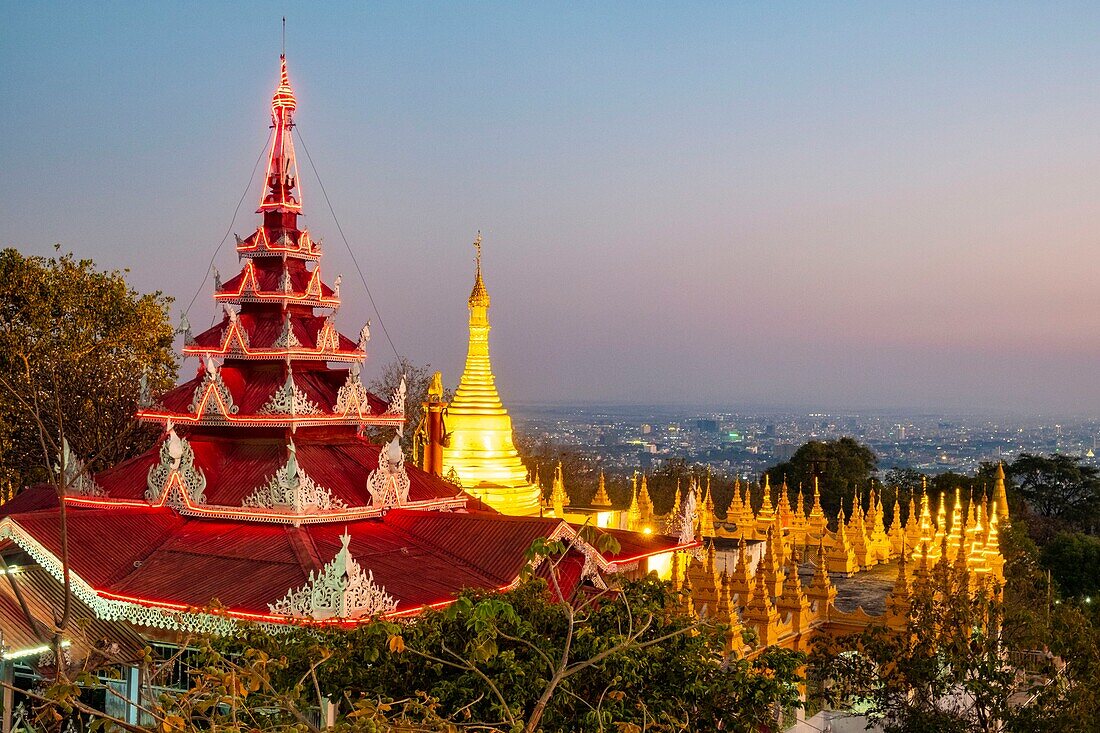 Myanmar (Burma), Region Mandalay, Mandalay, Sutaungpyae-Pagode auf dem Gipfel des Mandalay Hill