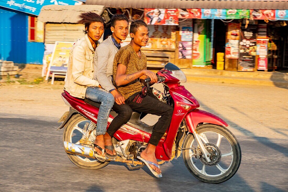 Myanmar (Burma), Shan State, Nyaung Shwe near Inle Lake