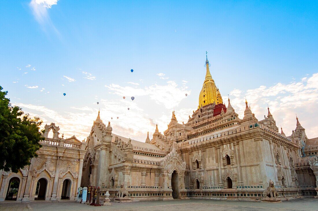 Myanmar (Burma), Region Mandalay, buddhistische archäologische Stätte von Bagan, von der UNESCO zum Weltkulturerbe erklärt, Ananda pahto Tempel (Luftaufnahme)