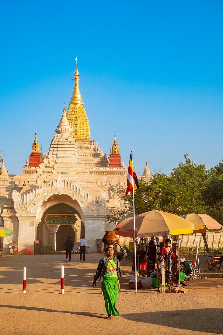 Myanmar (Burma), Region Mandalay, buddhistische archäologische Stätte von Bagan, von der UNESCO zum Weltkulturerbe erklärt, Ananda pahto Tempel (Luftaufnahme)