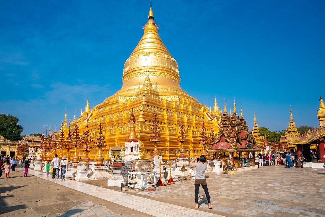 Myanmar (Burma), Region Mandalay, Buddhistische archäologische Stätte Bagan, Nyaung U, Shwezigon-Pagode