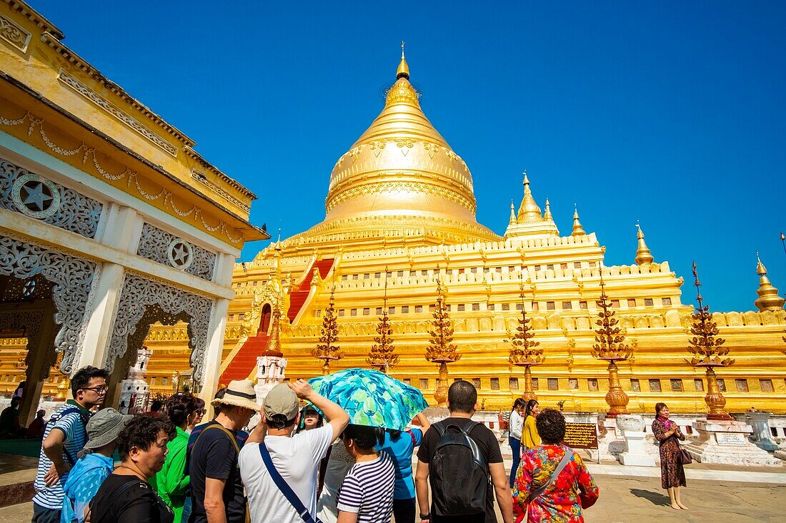 Myanmar (Burma), Mandalay region, Bagan Buddhist Archaeological Site, Nyaung U, Shwezigon Pagoda