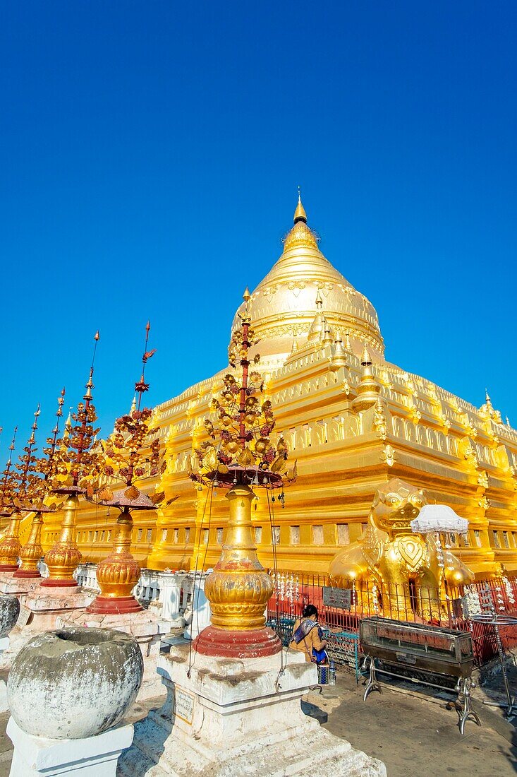 Myanmar (Burma), Mandalay region, Bagan Buddhist Archaeological Site, Nyaung U, Shwezigon Pagoda