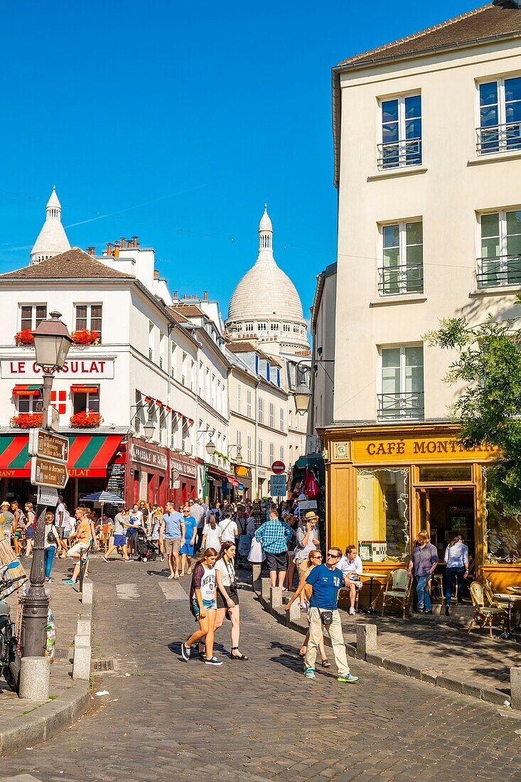 France, Paris, the Butte Montmartre, the cafe Consulat le sacre Coeur