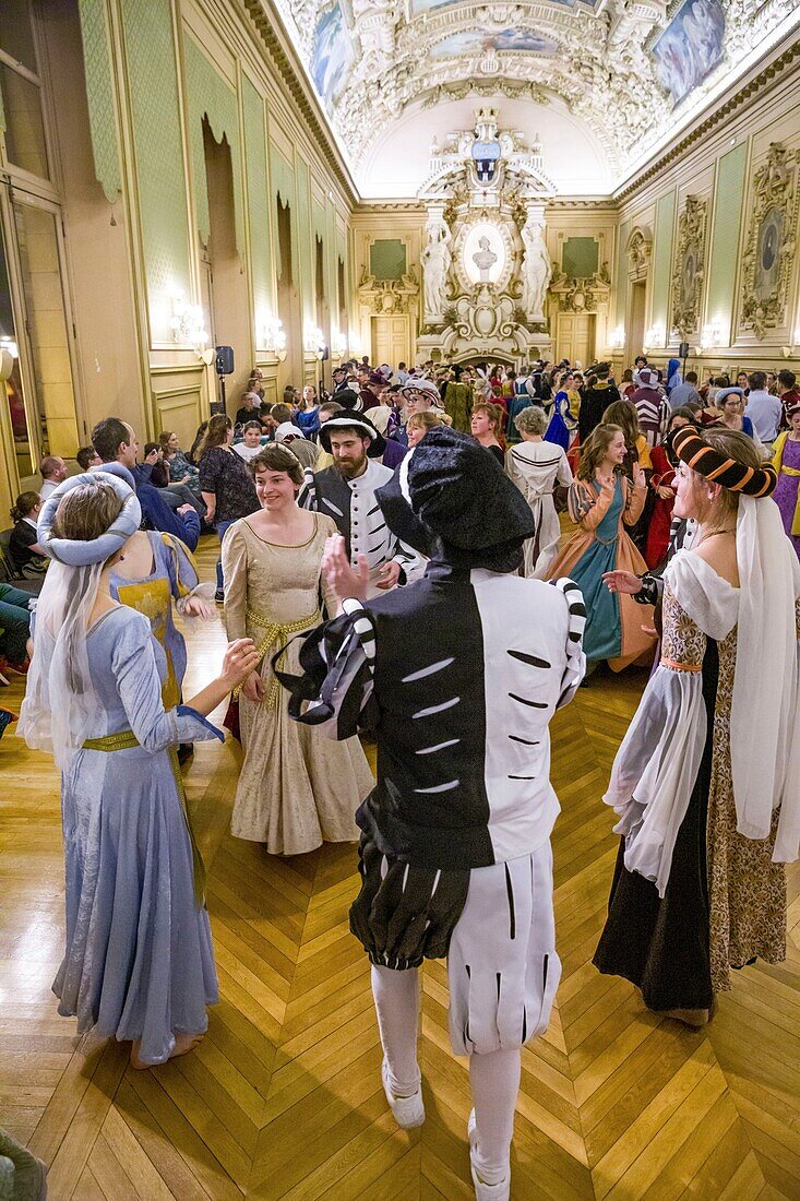 Frankreich, Indre et Loire, Loire-Tal als Weltkulturerbe der UNESCO, Tours, Festsaal des Rathauses, Renaissance-Ball in Kostüm