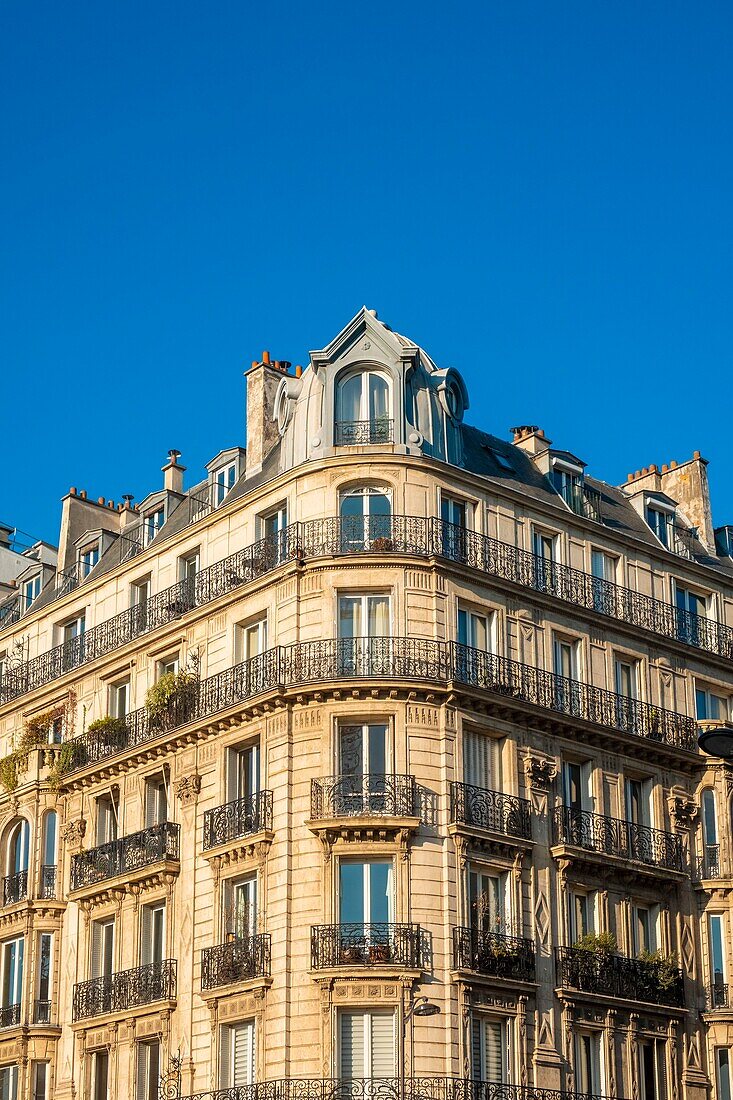 Frankreich, Paris, Haussman'sche Gebäudefassade