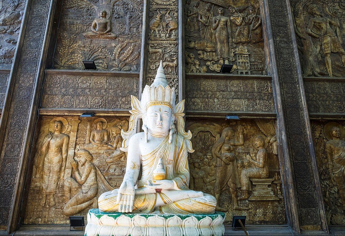 Sri Lanka, Colombo, Wekanda district, Gangaramaya Buddhist temple