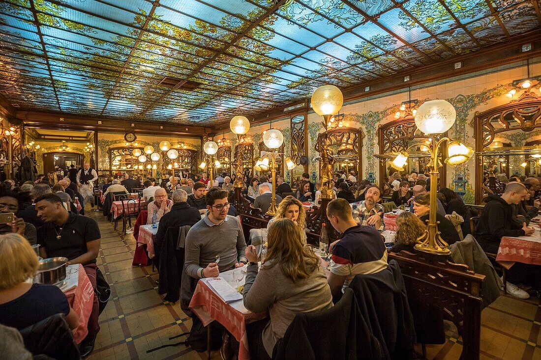 Frankreich, Paris, Traditionsrestaurant Le Bouillon Chartier, 59 Boulevard du Montparnasse, der Hauptsaal und sein Dekor von 1900