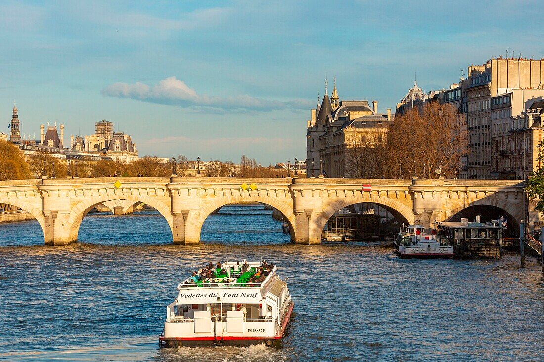 Frankreich, Paris, von der UNESCO zum Weltkulturerbe erklärtes Gebiet, die Seine-Dämme, die Ile de la Cite und die Pont Neuf