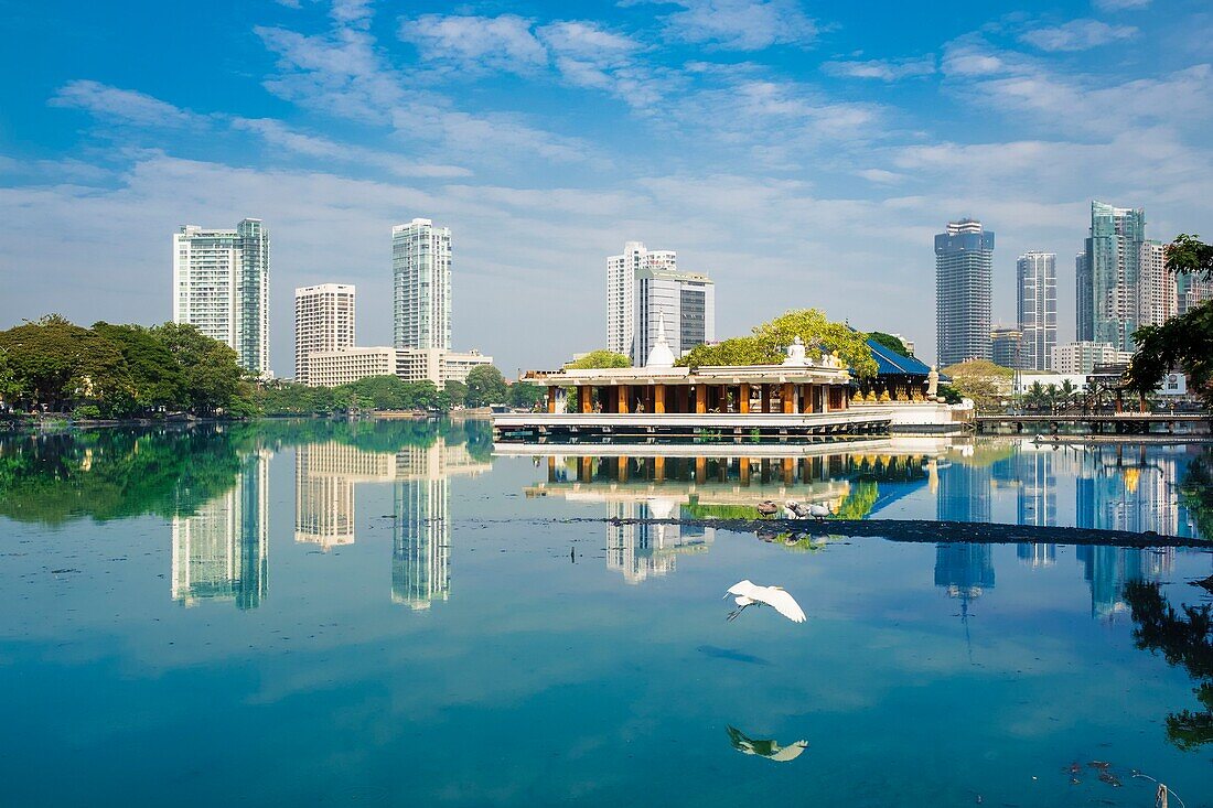 Sri Lanka, Colombo, Wekanda district, Seema Malakaya Buddhist temple in the Beira Lake