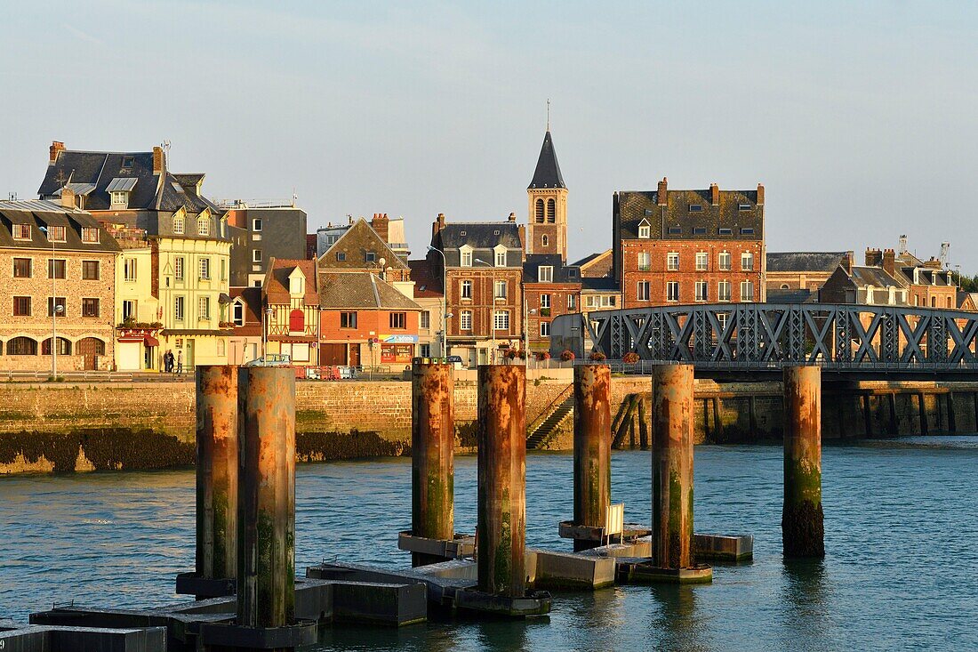 Frankreich, Seine Maritime, Pays de Caux, Cote d'Albatre, Dieppe, der Hafen und das Viertel des Pollet