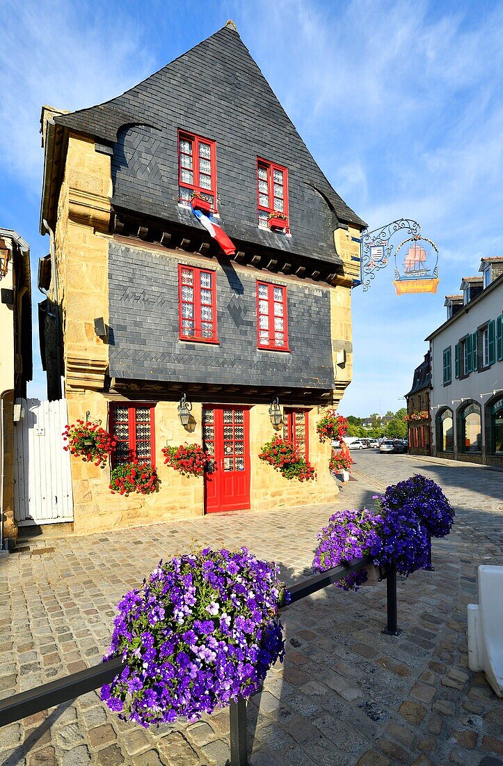 Frankreich, Finistere, Parc Naturel Regional d'Armorique (Regionaler Naturpark Armorica), Le Faou, mit der Bezeichnung Les Plus Beaux Villages de France (Die schönsten Dörfer Frankreichs), Creperie in der Rue du General de Gaulle