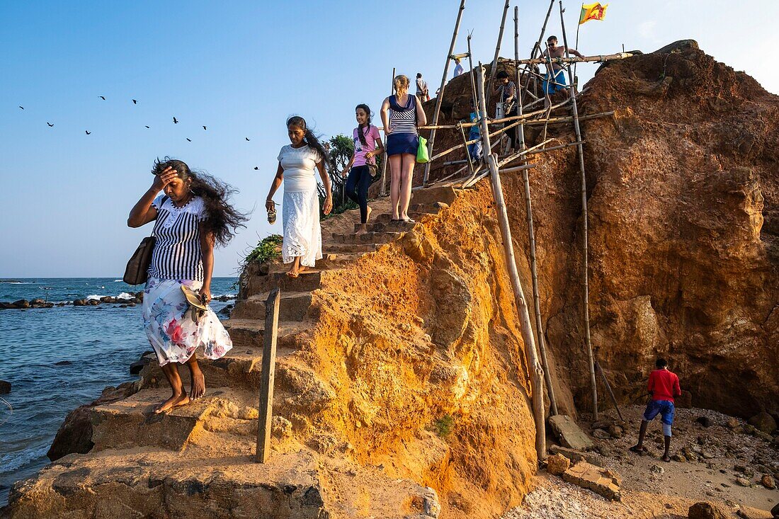 Sri Lanka, Südprovinz, Mirissa, Strand von Mirissa und Parrot Rock