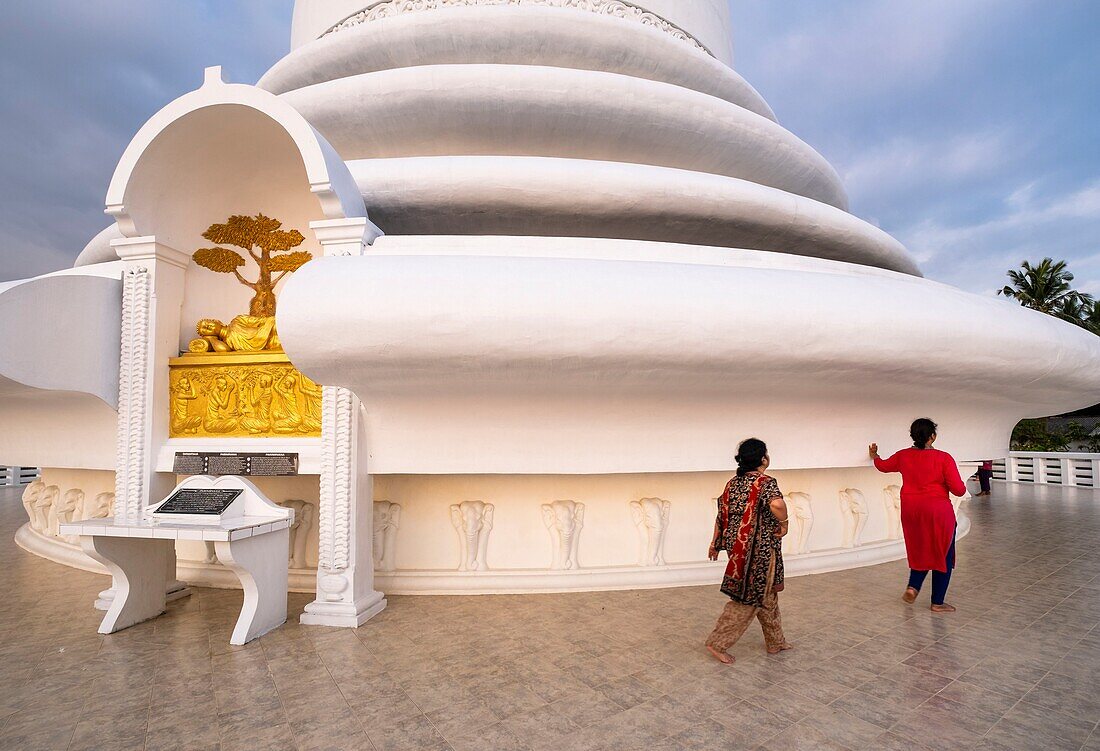 Sri Lanka, Southern province, Unawatuna, Japanese Peace Pagoda built with the help of Japanese monks on Rumasalla Hill