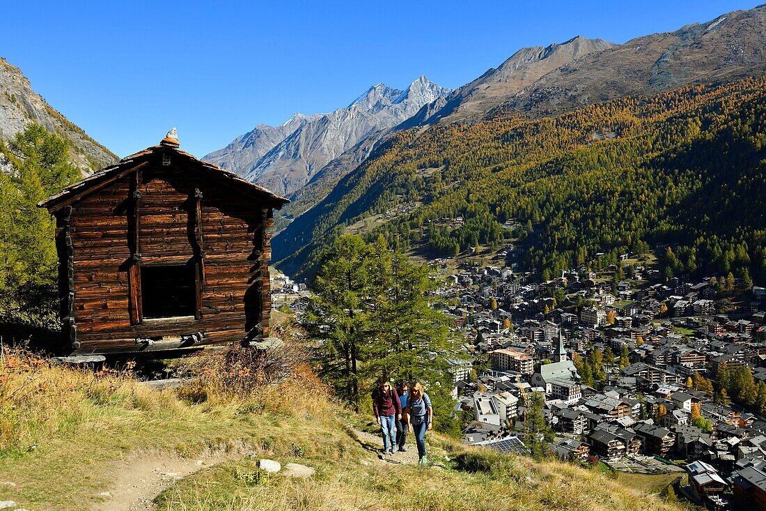 Schweiz, Kanton Wallis, Zermatt, Bahnhof Zermatt am Fuße des Matterhorns