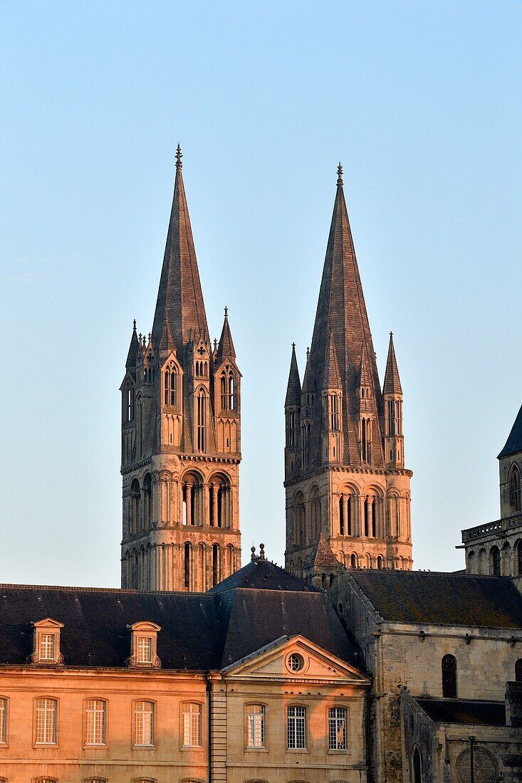 Frankreich, Calvados, Caen, das Rathaus in der Abbaye aux Hommes (Männerabtei) und die Abteikirche Saint Etienne