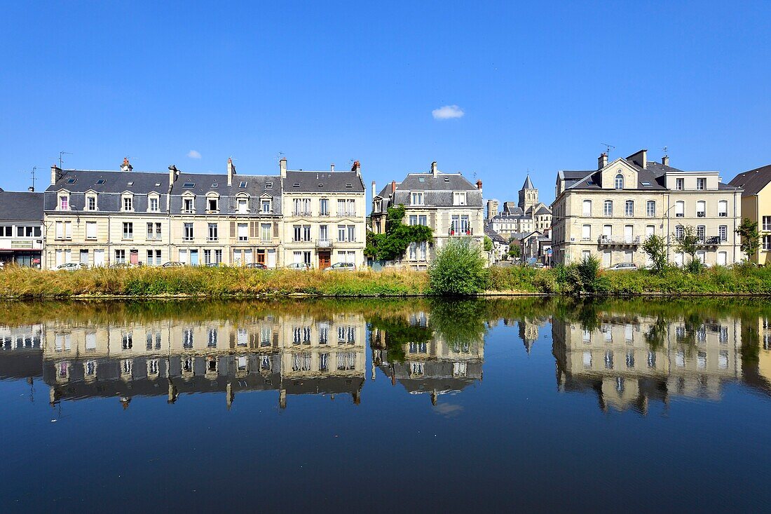 Frankreich, Calvados, Caen, Canal de Caen à la mer (Kanal von Caen zum Meer) und Abbaye aux Dames (Abtei der Frauen)