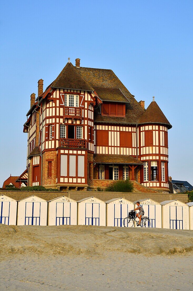 France, Somme, Baie de Somme, Le Crotoy, Belle-Epoque villa and beach cabines along Jules-Noiret promenade