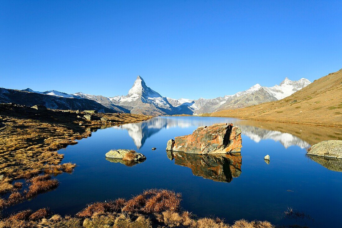 Switzerland, canton of Valais, Zermatt, the Matterhorn (4478m), Dent Blanche, Obergabelhorn and Wellenkuppe peaks from Lake Stellisee