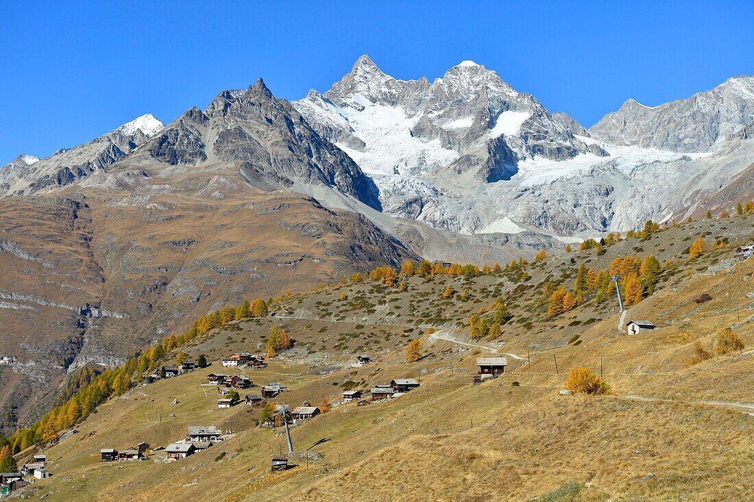 Switzerland, canton of Valais, Zermatt, hamlet Findeln at the foot of the Matterhorn with in the background the Obergabelhorn (4063 m) and Wellenkuppe peaks