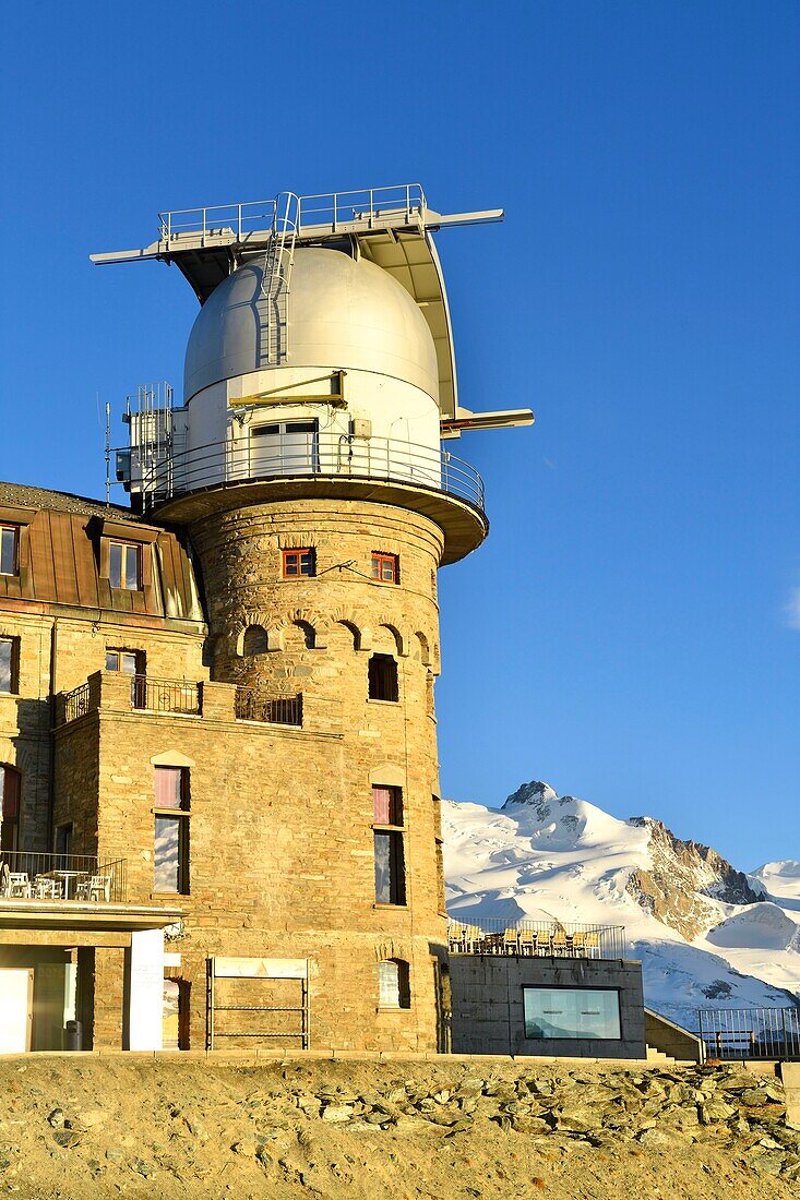 Switzerland, canton of Valais, Zermatt, Gornergrat (3100 m), Monte Rosa Glacier and Monte Rosa (4634m), Hotel Kulmhotel Gornergrat is the highest hotel in Europe to 3089 m altitude