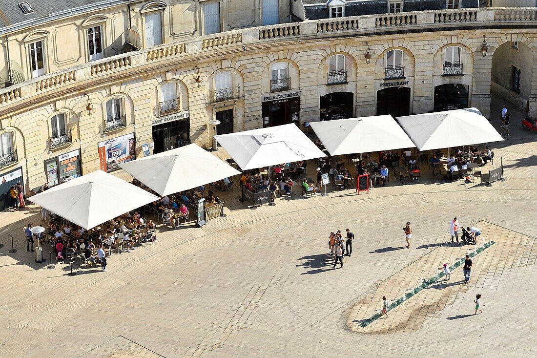 Frankreich, Cote d'Or, Dijon, von der UNESCO zum Weltkulturerbe erklärt, Place de la Libération (Platz der Befreiung) vom Turm Philippe le Bon (Philipp der Gute) des Palastes der Herzöge von Burgund aus gesehen