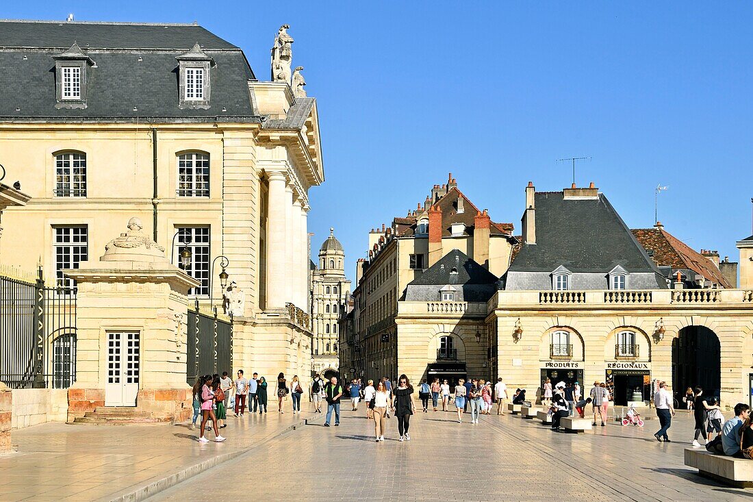 Frankreich, Cote d'Or, Dijon, von der UNESCO zum Weltkulturerbe erklärt, Place de la Libération (Platz der Befreiung) vom Turm Philippe le Bon (Philipp der Gute) des Palastes der Herzöge von Burgund aus gesehen